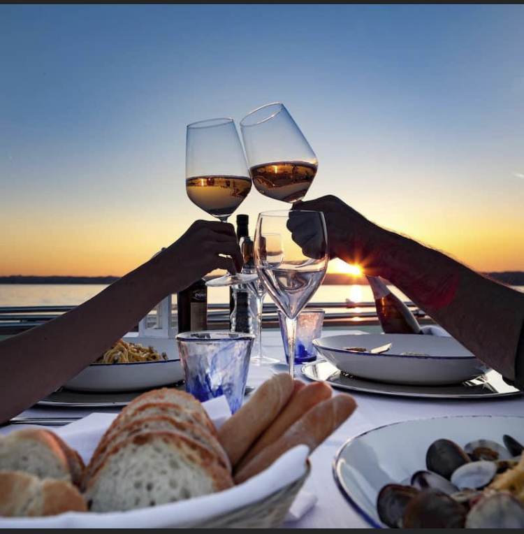 CENA ROMANTICA IN BARCA A VELA SUL LUNGOMARE DI BARI